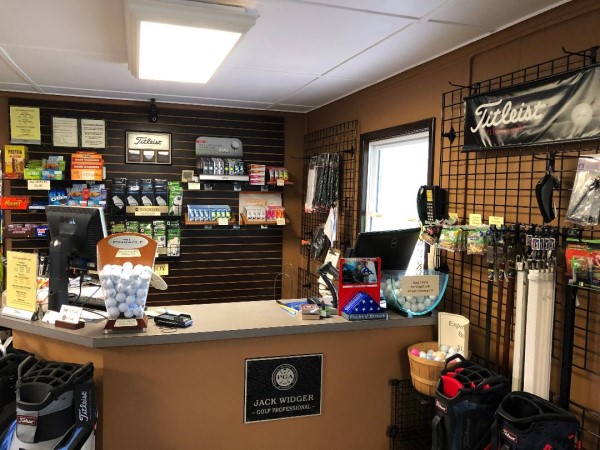 Elkdale golf shop counter